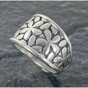 James Avery Spring Blossom ring